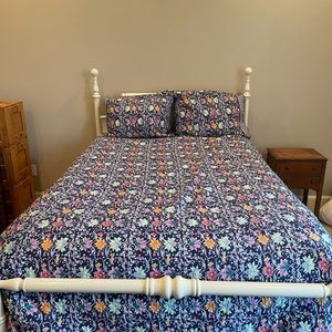 EUC Vera Bradley full sized quilted bedding